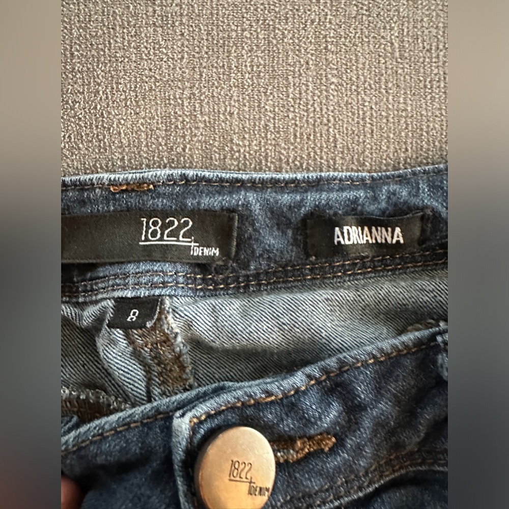 Women’s dark blue wash skinny jean